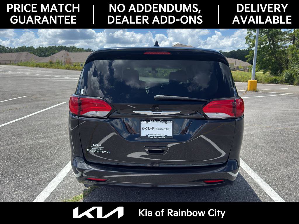 Used 2017 Chrysler Pacifica Touring FWD image 6