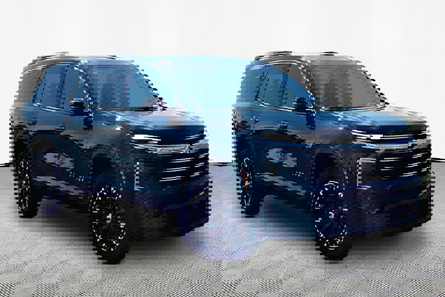 New 2026 Chevrolet Traverse LT w/ Sun and Wheel Package AWD/4WD image 2