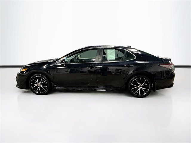 Used 2023 Toyota Camry SE image 4
