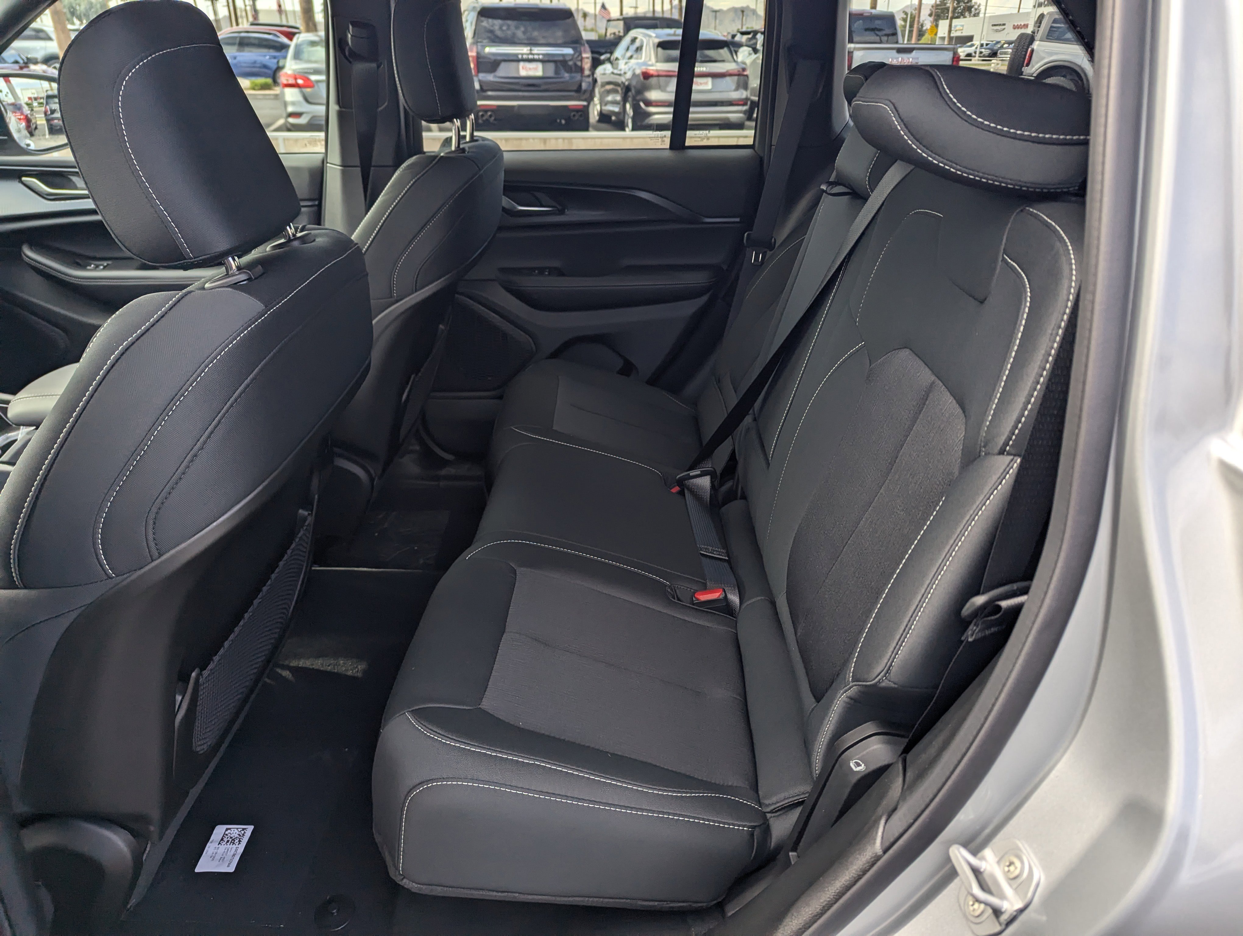 New 2025 Jeep Grand Cherokee Laredo image 8