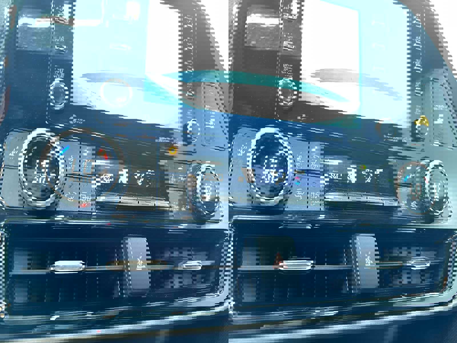 Used 2022 Toyota Highlander XLE image 28