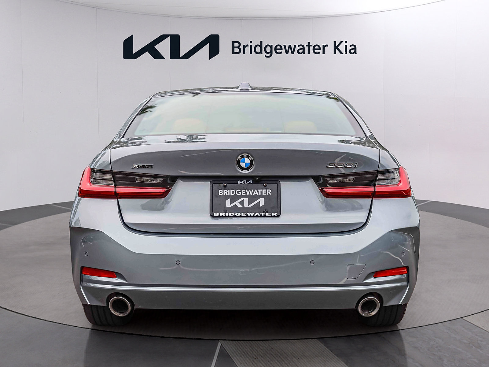 Used 2023 BMW 330i xDrive Sedan w/ Premium Package AWD/4WD image 5