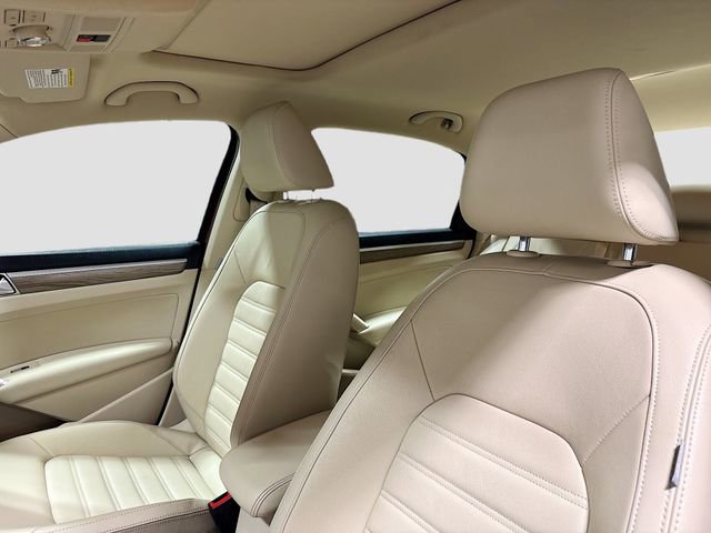 Used 2018 Volkswagen Passat 2.0T SEL Premium image 23