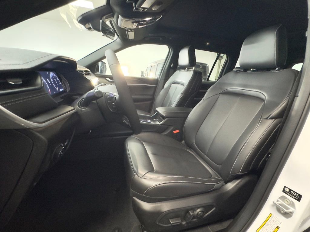New 2026 Jeep Grand Cherokee Limited w/ Limited Altitude Package image 13