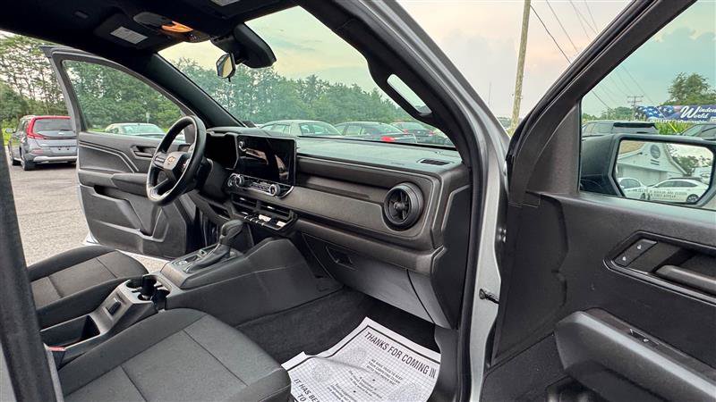 Used 2023 Chevrolet Colorado W/T RWD image 33