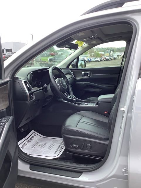Used 2022 Kia Sorento S w/ Panoramic Sunroof Package AWD/4WD image 12