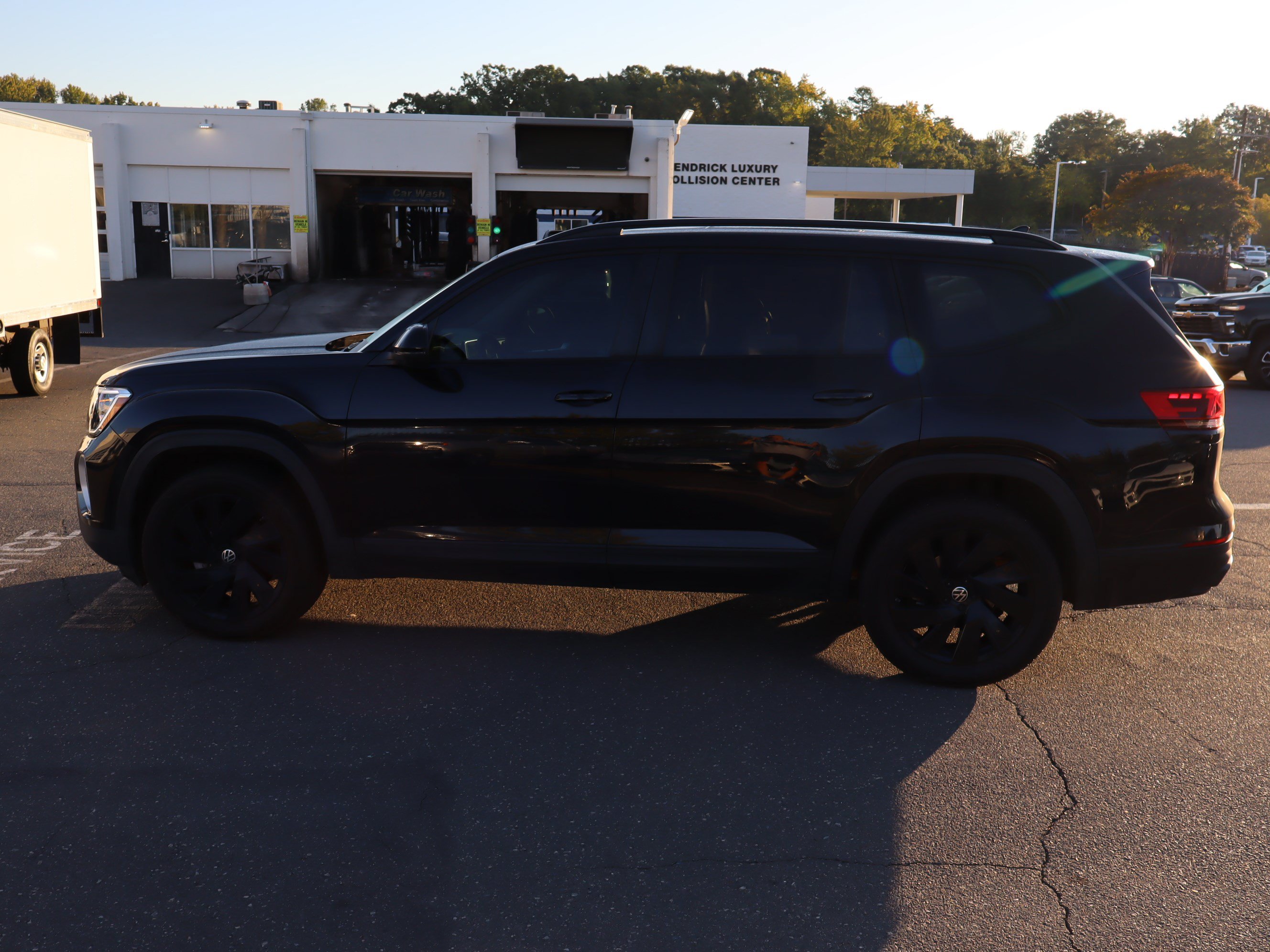 Used 2024 Volkswagen Atlas SE FWD image 18