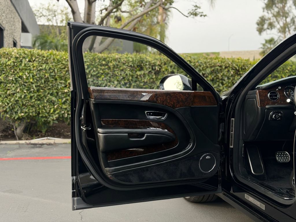 Used 2013 Bentley Mulsanne image 24