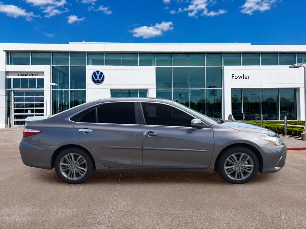 Used 2017 Toyota Camry SE FWD image 4