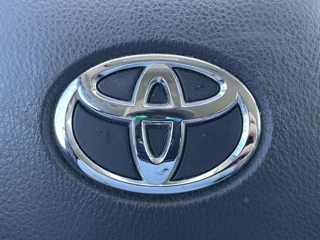 Used 2021 Toyota C-HR LE FWD image 30