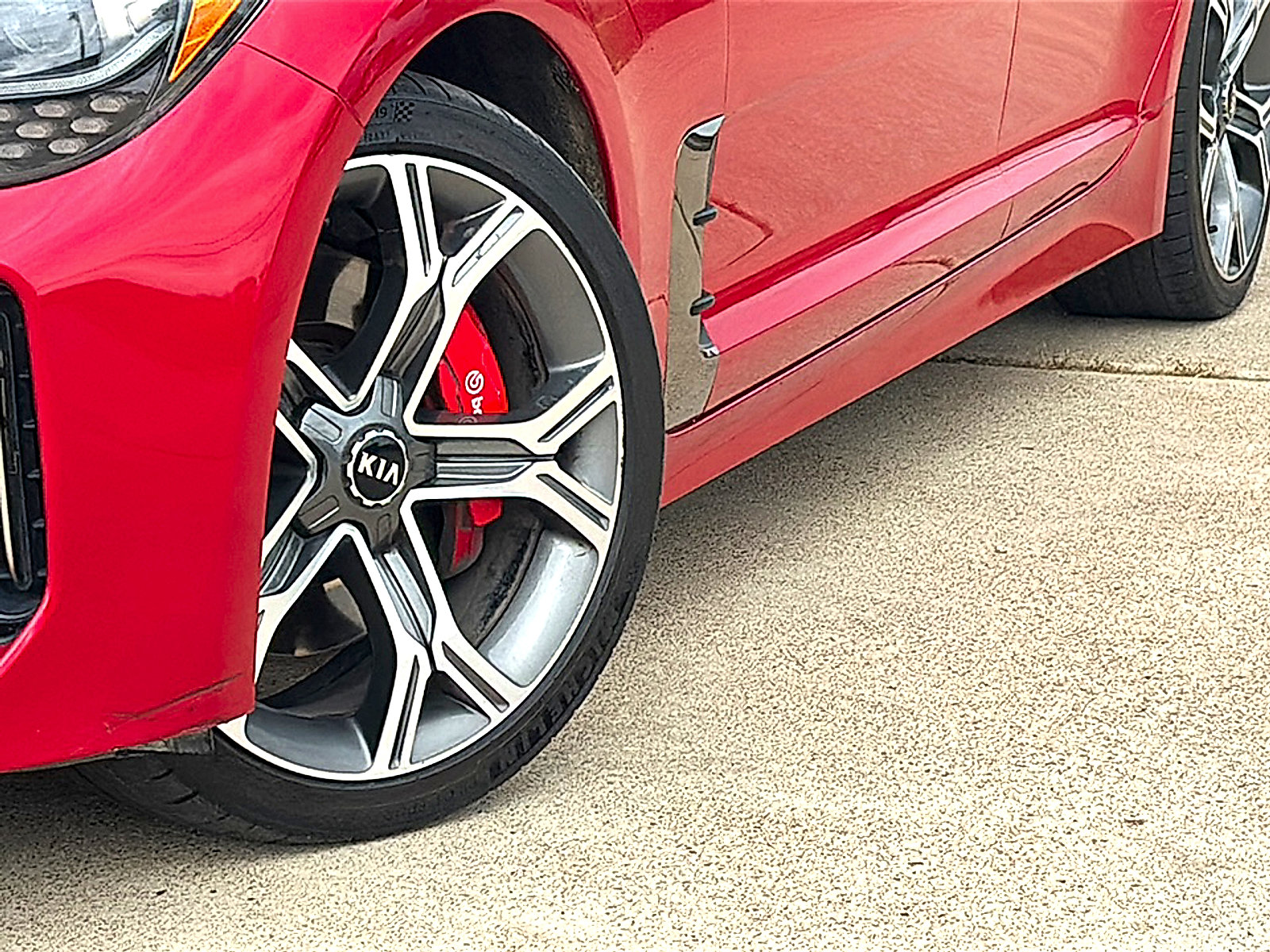 Used 2018 Kia Stinger GT2 image 3