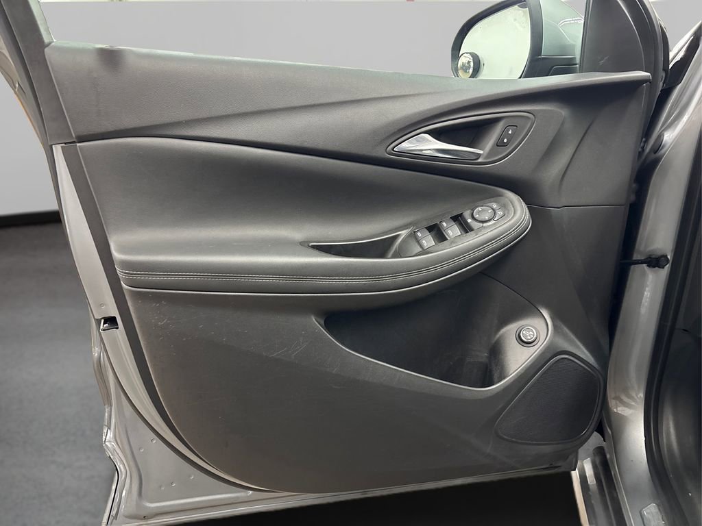 Used 2023 Buick Encore GX Select w/ Sport Touring Package image 23