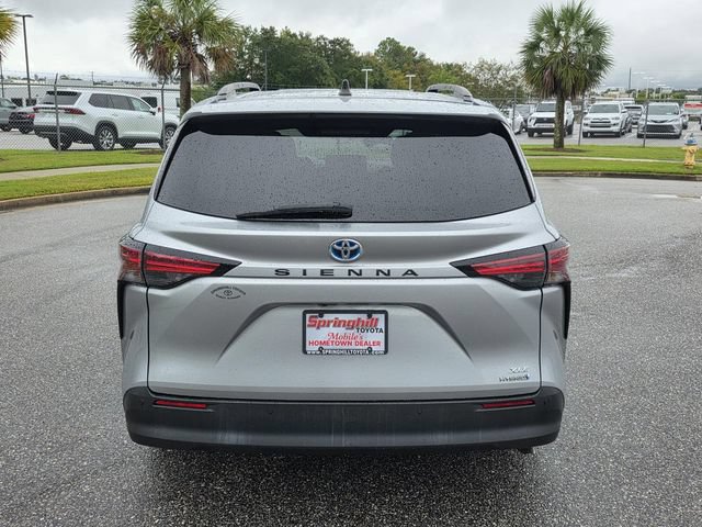 Used 2022 Toyota Sienna XLE FWD image 3