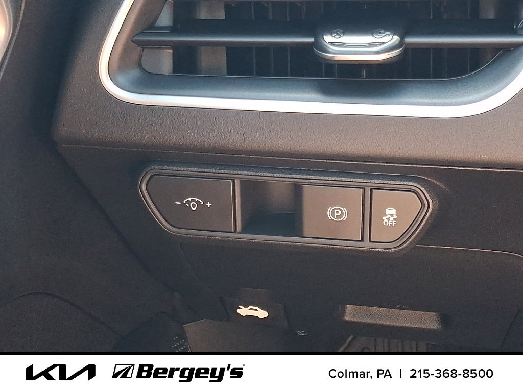 New 2026 Kia K4 FWD image 17