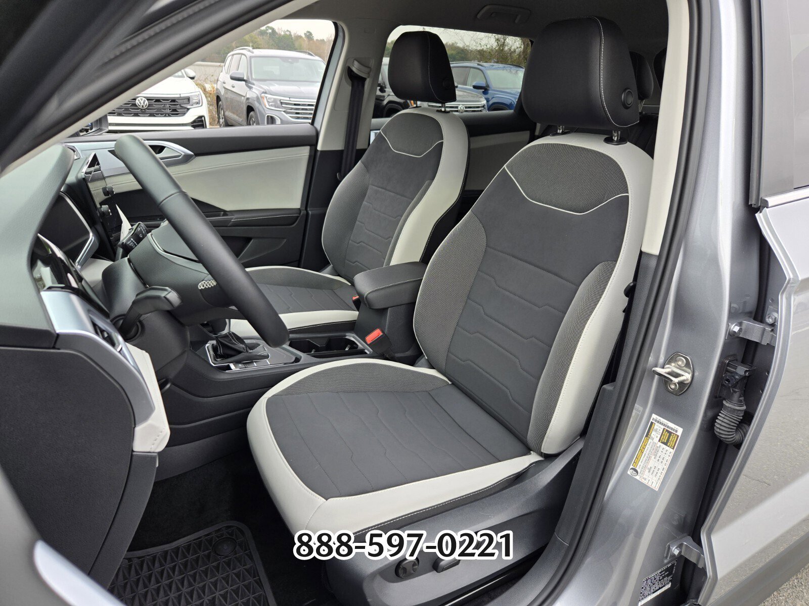 Certified 2025 Volkswagen Taos SE image 9