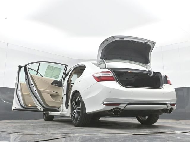 Used 2017 Honda Accord Touring image 52