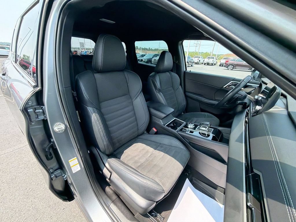 Used 2023 Mitsubishi Outlander SE Black Edition AWD/4WD image 32