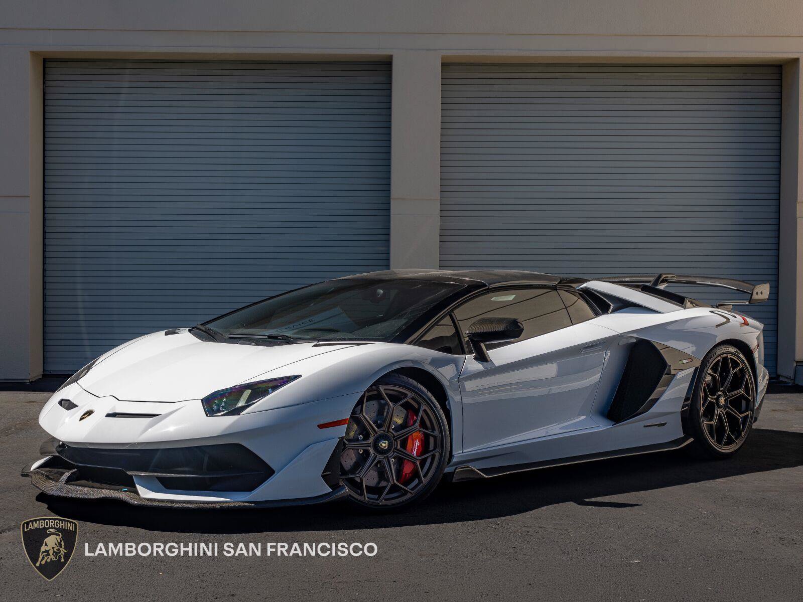 Used 2020 Lamborghini Aventador SVJ AWD/4WD image 3