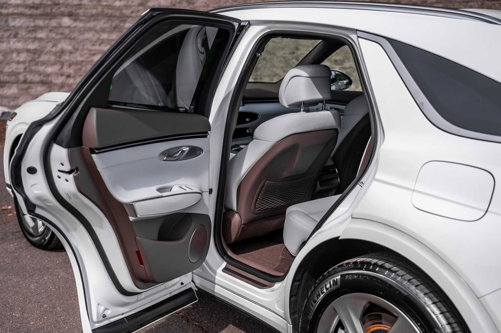 Used 2026 Genesis GV70 2.5T Advanced image 19