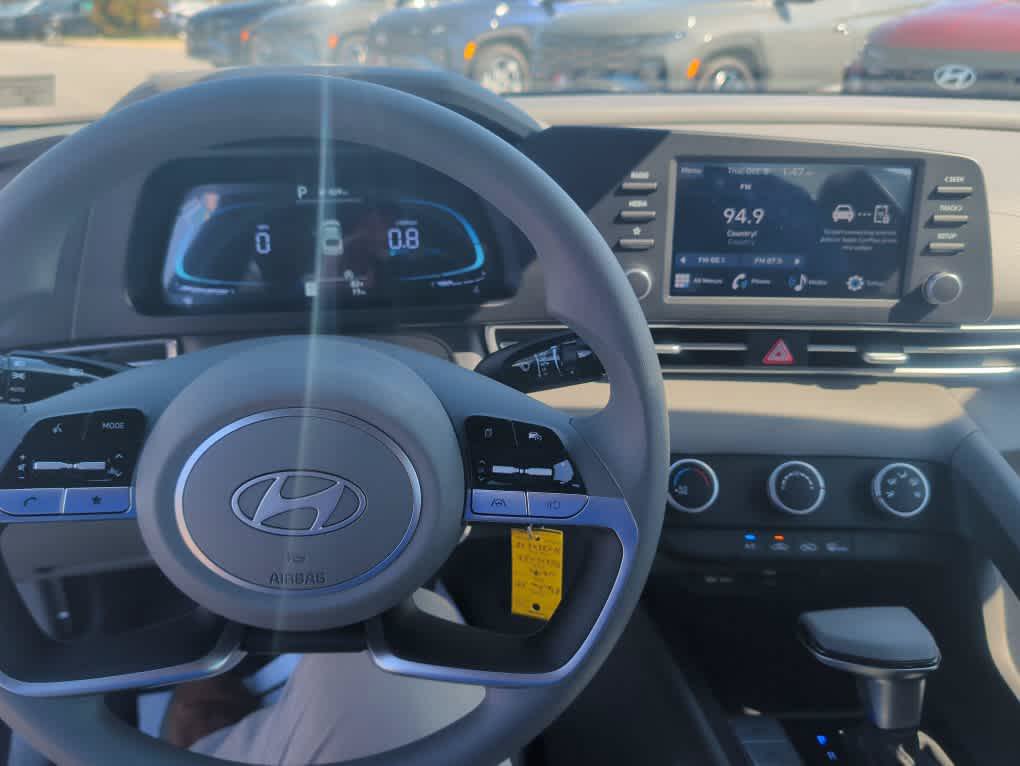 New 2026 Hyundai Elantra SE FWD image 23