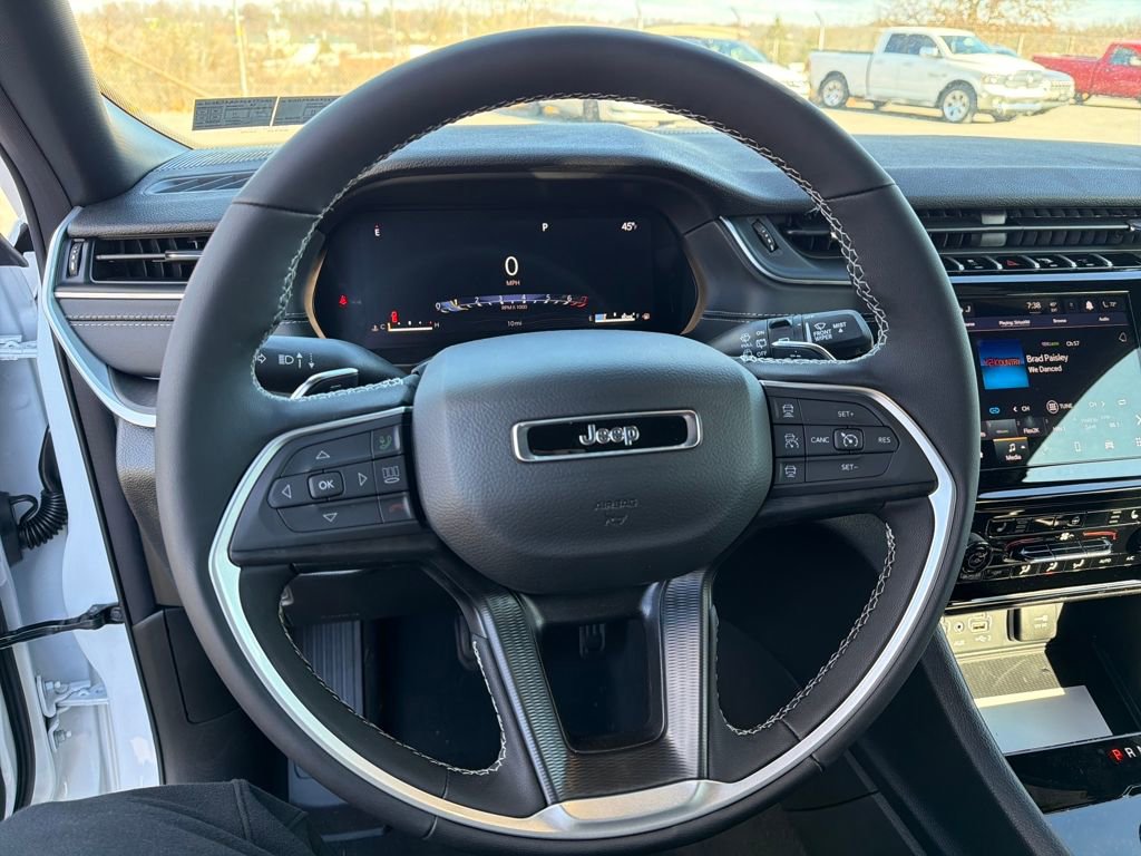 New 2025 Jeep Grand Cherokee L Altitude image 15