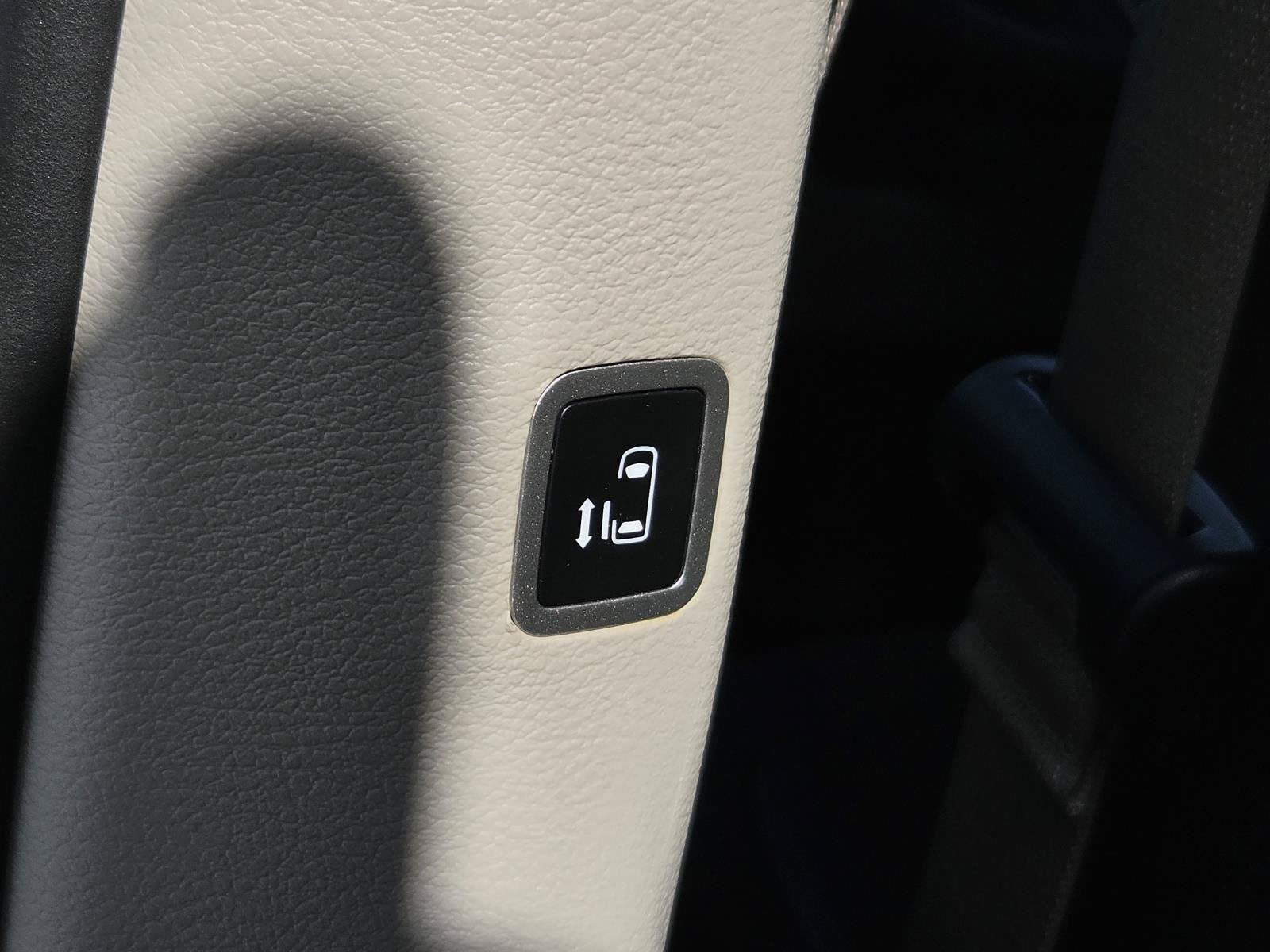 Used 2023 Chrysler Voyager LX FWD image 37