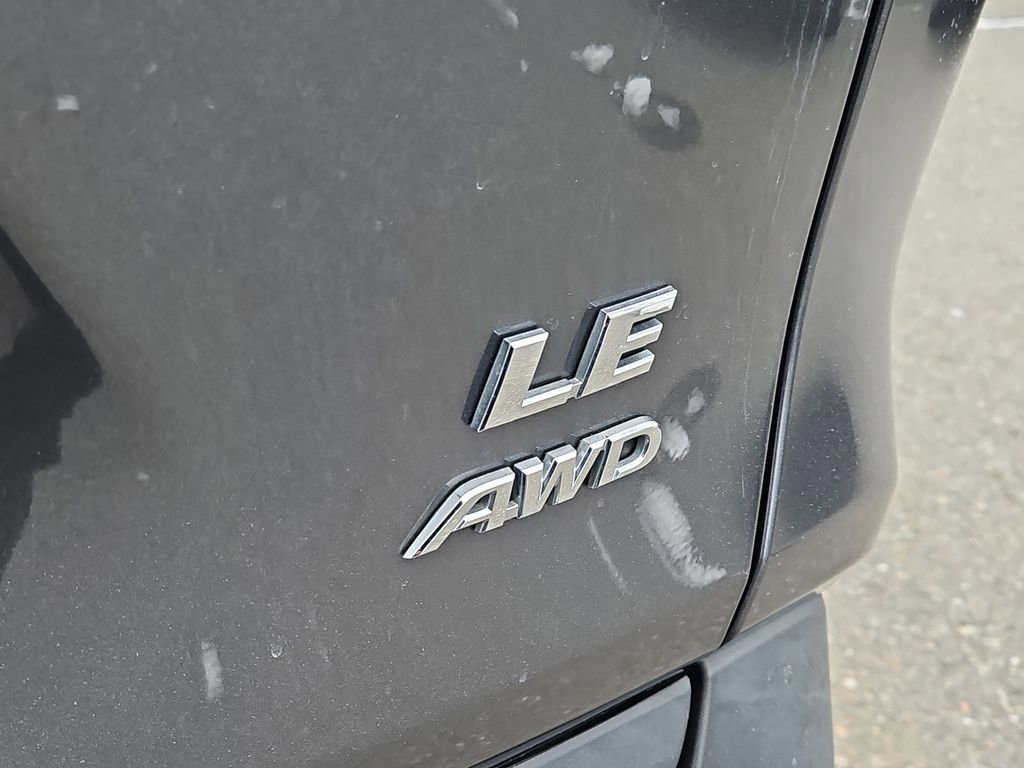 Used 2021 Toyota RAV4 LE image 12
