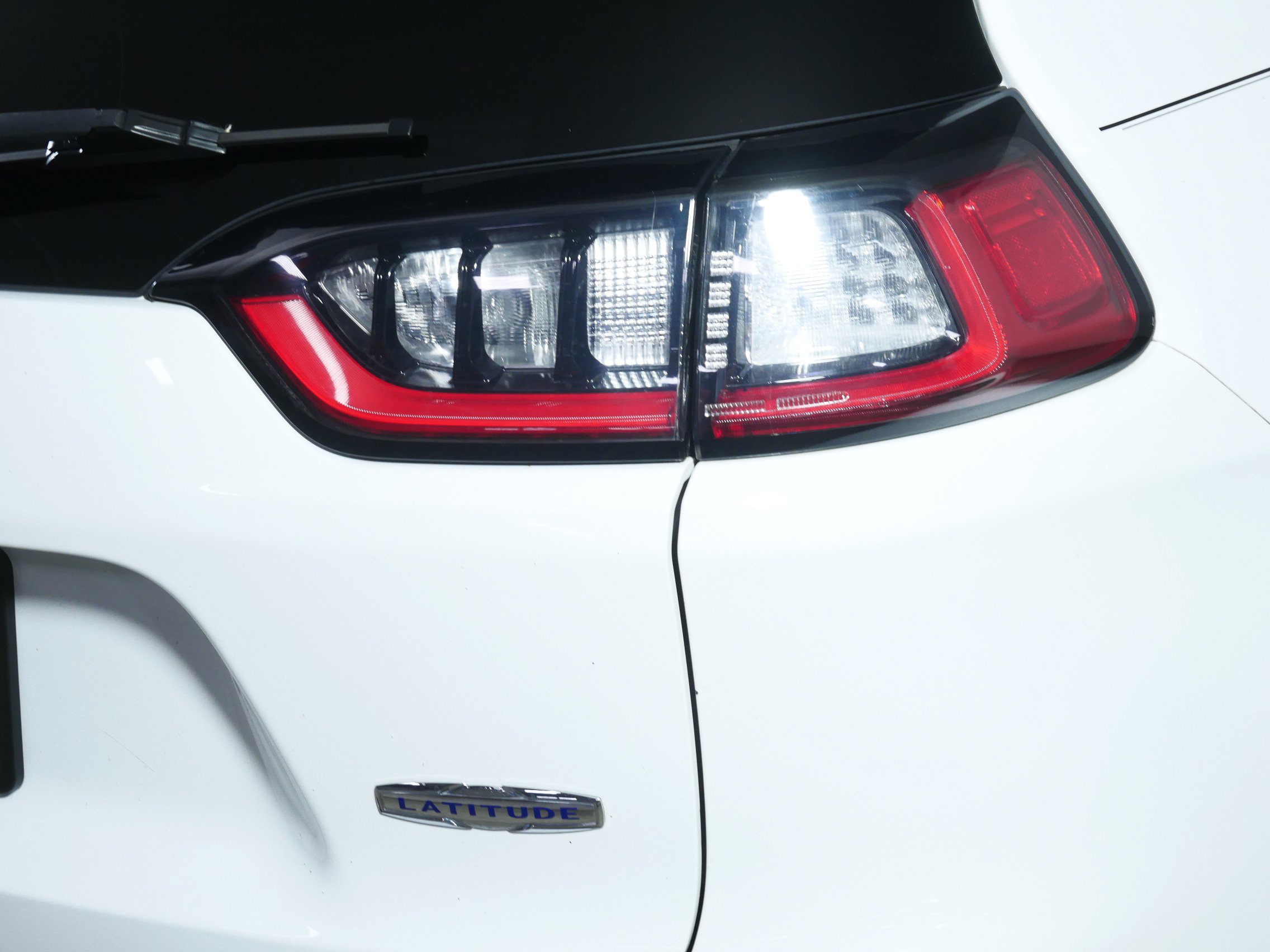 Used 2019 Jeep Cherokee Latitude Plus image 17