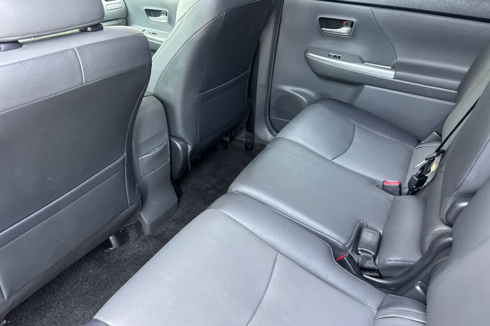 Used 2014 Toyota Prius V Five FWD image 5