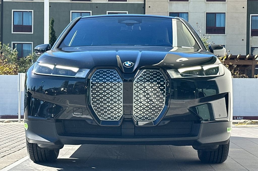 Used 2023 BMW iX xDrive50 image 8