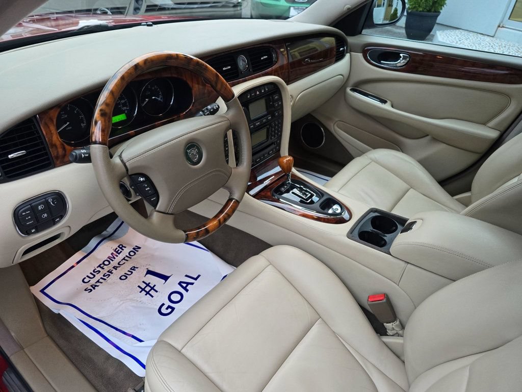 Used 2004 Jaguar XJ8 RWD image 9