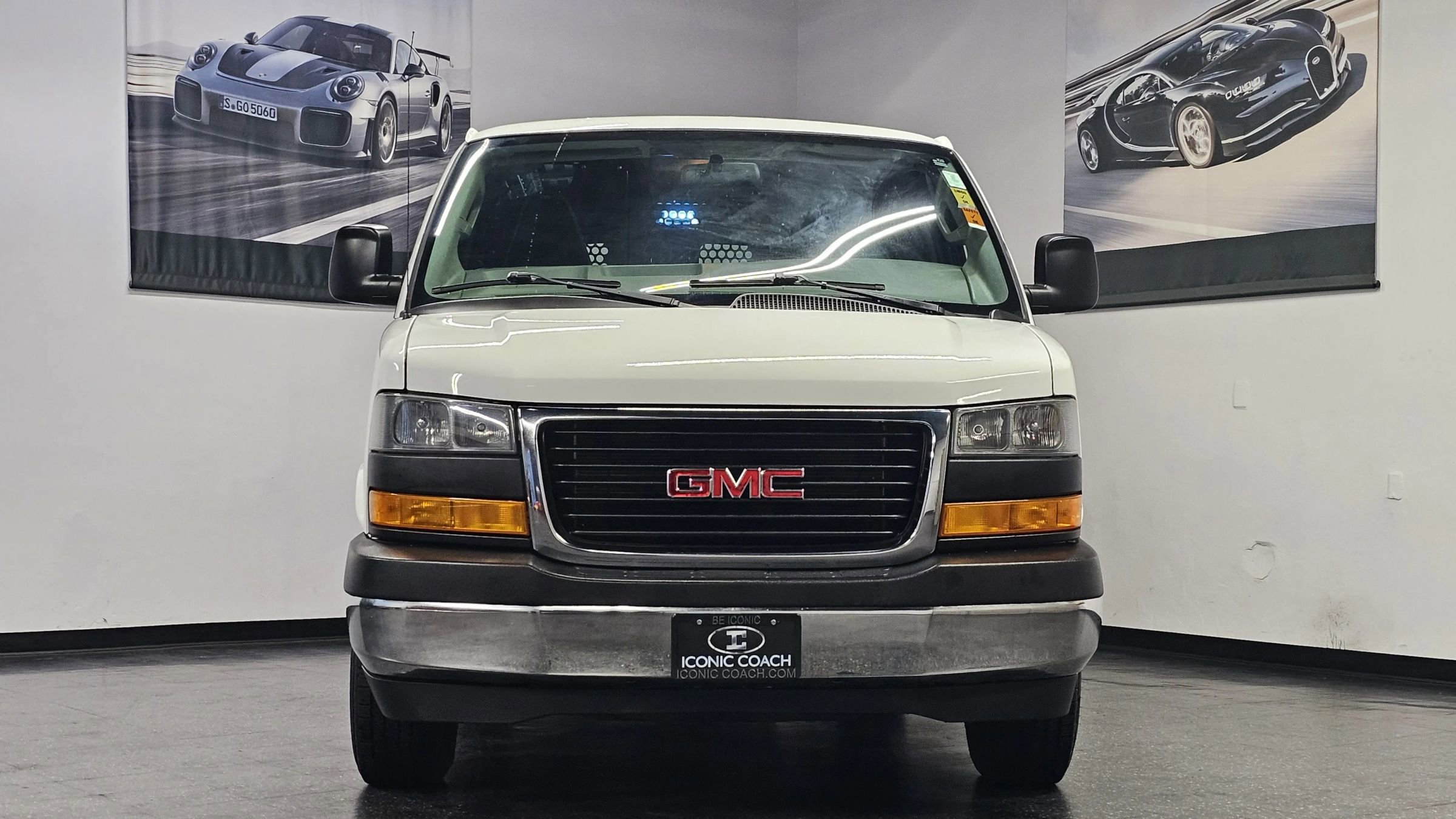 Used 2019 GMC Savana 2500 w/ Driver Convenience Package RWD image 3
