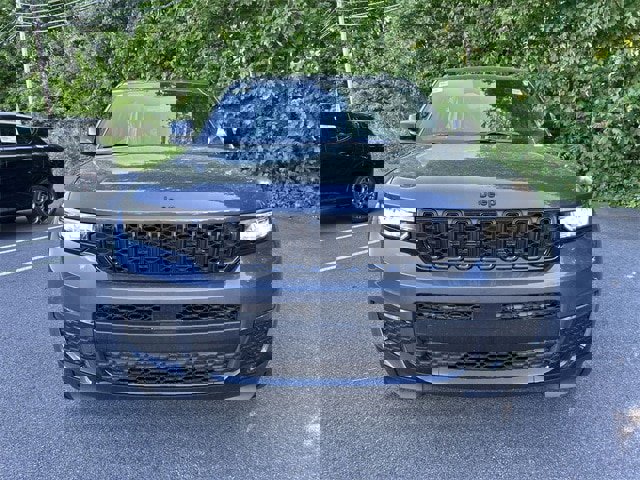 New 2025 Jeep Grand Cherokee L Limited w/ Black Appearance Package image 3