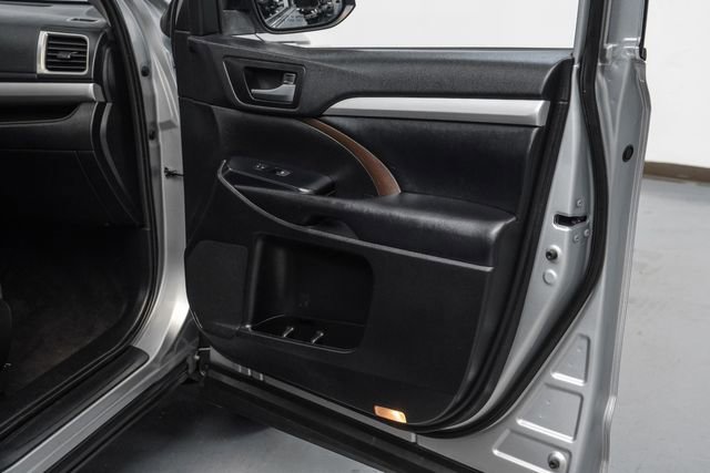 Used 2019 Toyota Highlander XLE image 29