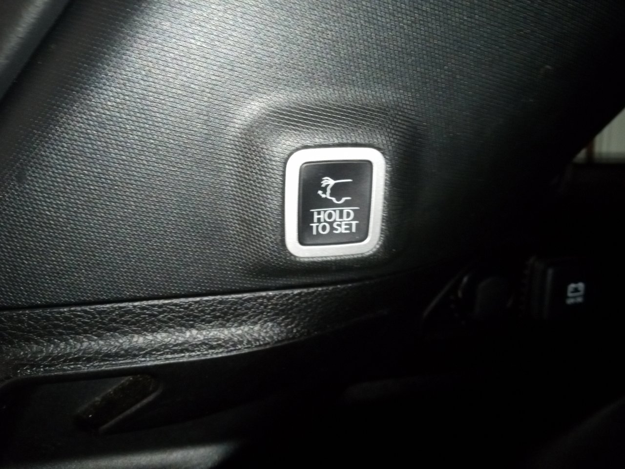 Used 2024 Jeep Grand Cherokee Altitude AWD/4WD image 7