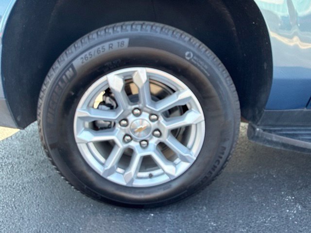 Used 2025 Chevrolet Suburban LT AWD/4WD image 30