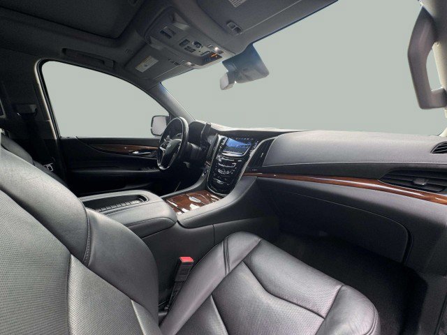 Used 2020 Cadillac Escalade Luxury w/ Escalade Sport Edition AWD/4WD image 19