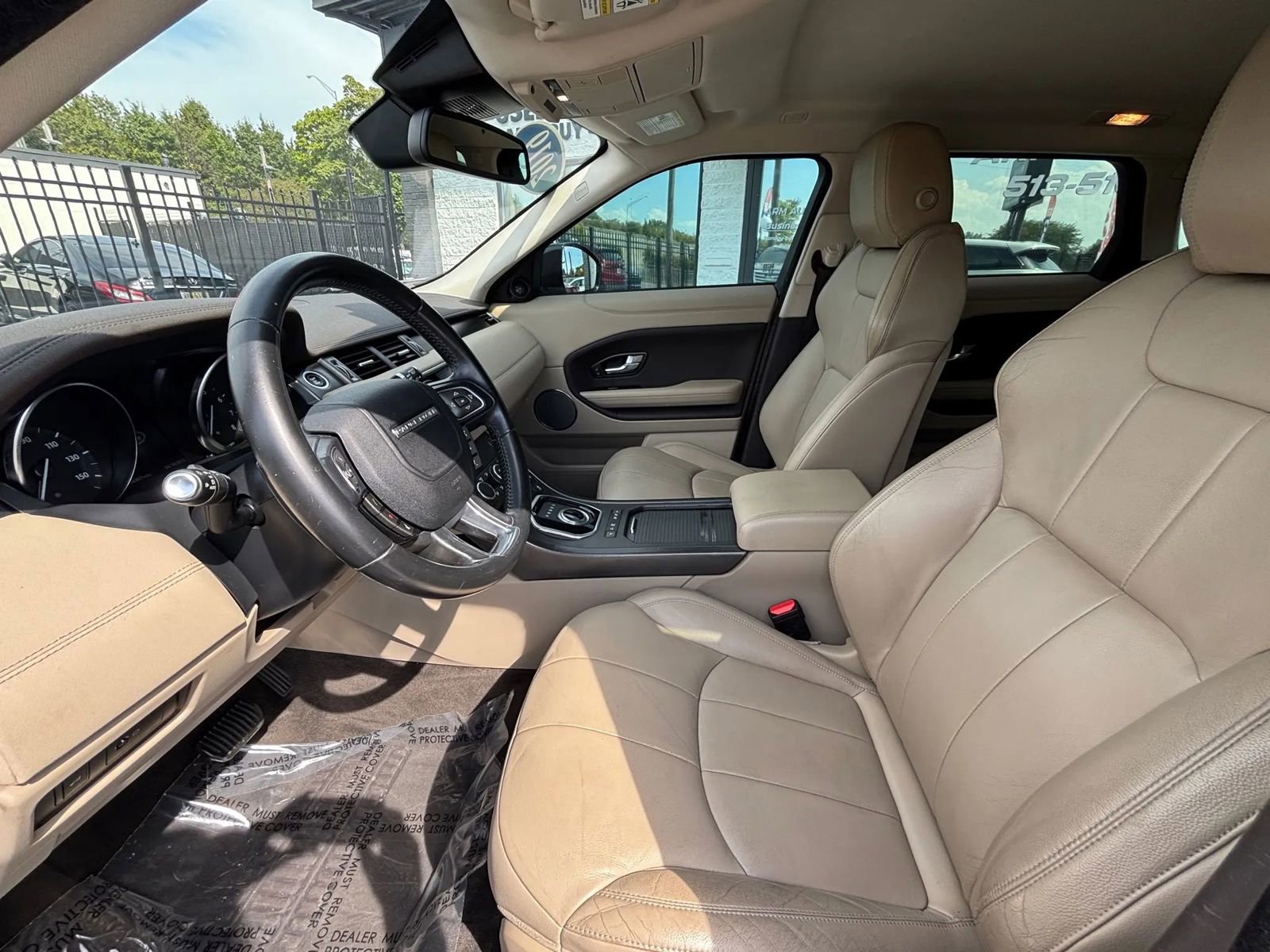 Used 2019 Land Rover Range Rover Evoque SE Premium image 28