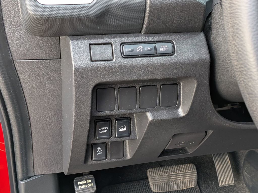 Used 2023 Nissan Frontier SV image 14