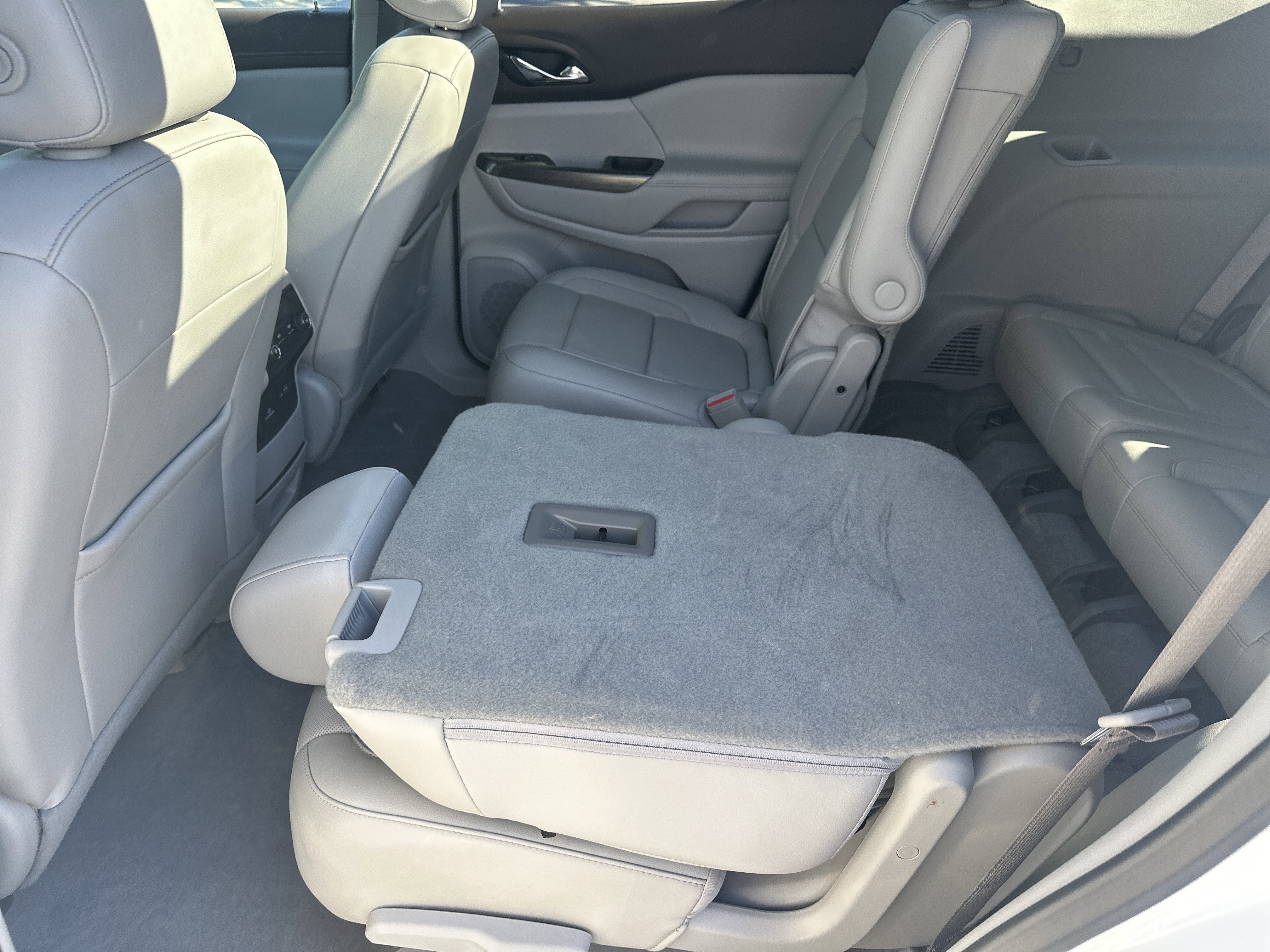 Used 2020 GMC Acadia SLT w/ LPO, Floor Liner Package AWD/4WD image 18