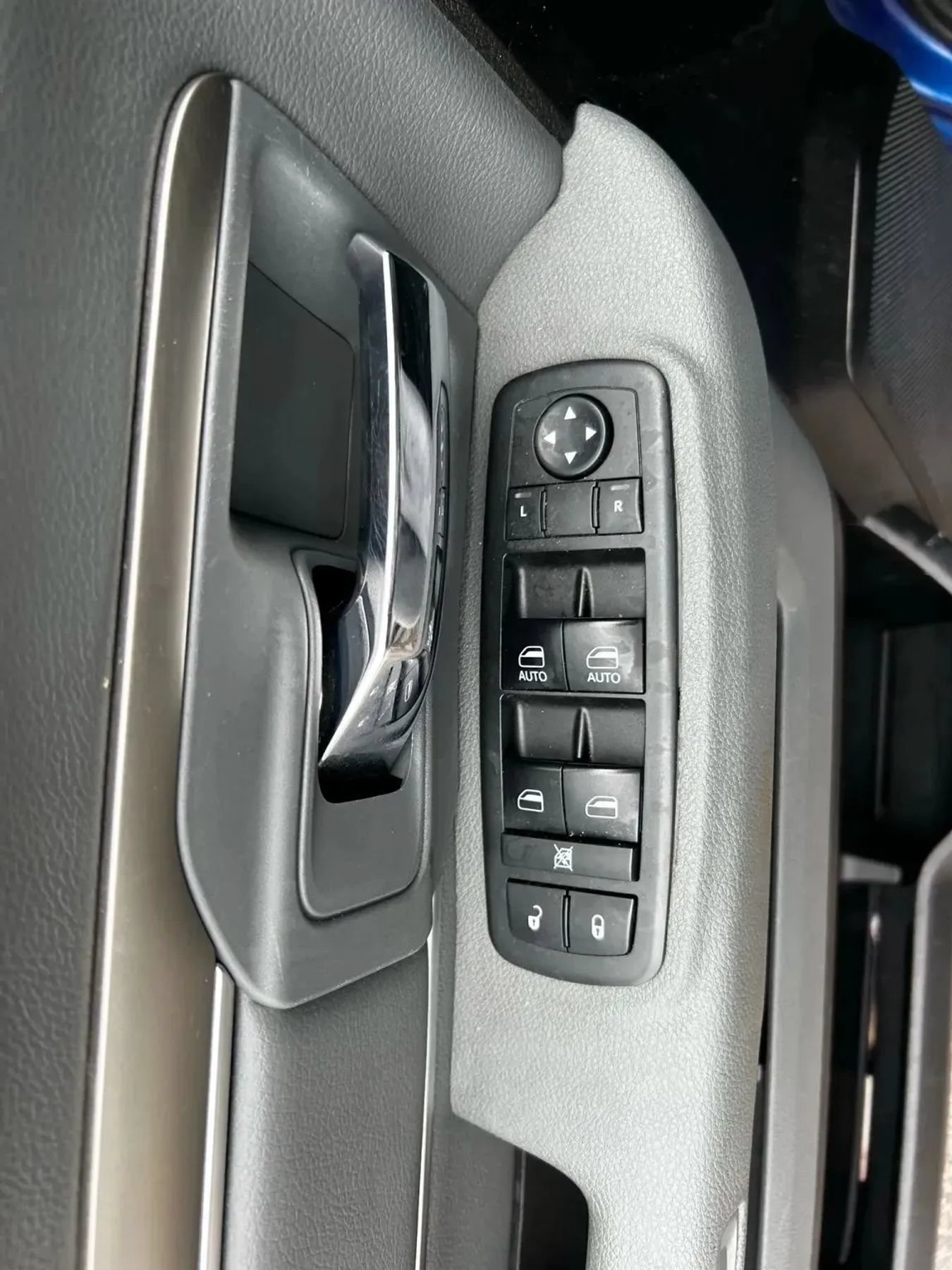 Used 2019 RAM 1500 Classic SLT RWD image 24