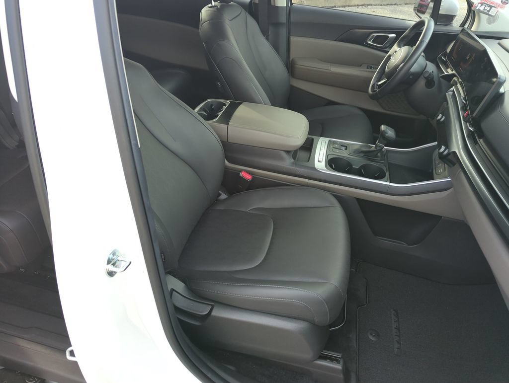 Used 2026 Kia Carnival FWD image 34