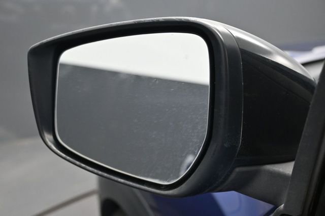 Used 2018 Nissan Kicks SR FWD image 4