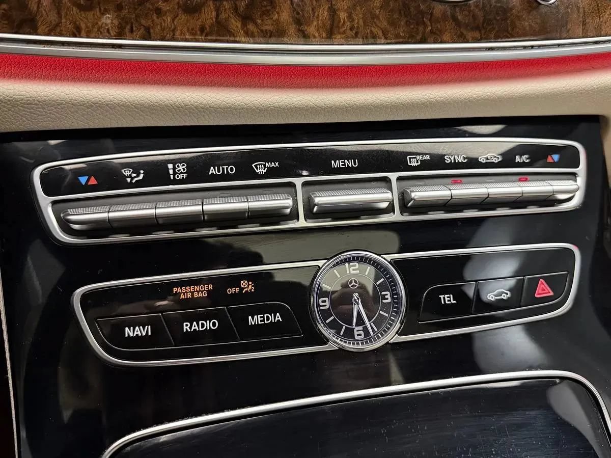 Used 2017 Mercedes-Benz E 300 4MATIC image 35