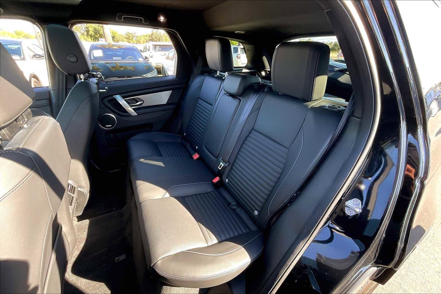 Used 2025 Land Rover Discovery Sport Dynamic SE image 29