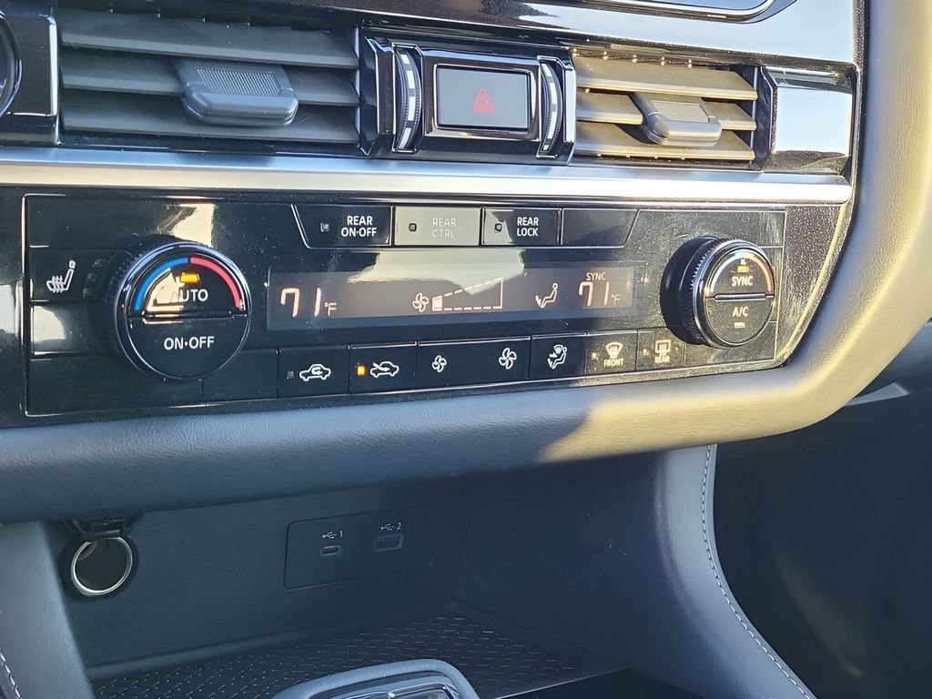 Used 2024 Nissan Pathfinder SV FWD image 29