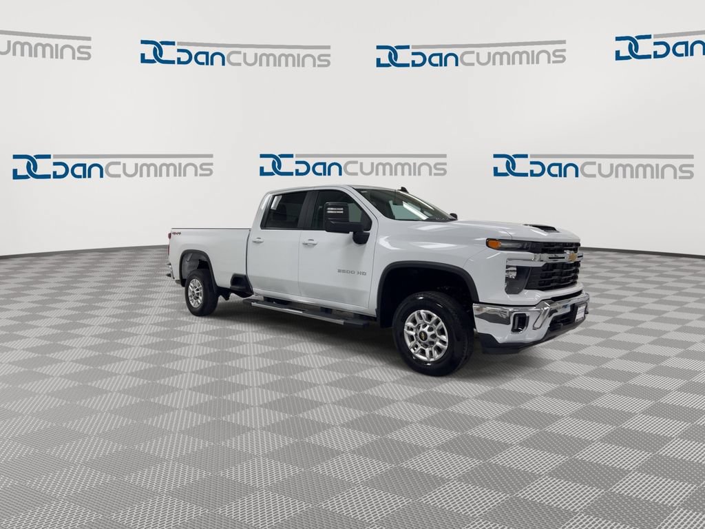 Used 2025 Chevrolet Silverado 2500 LT w/ Convenience Package AWD/4WD image 2