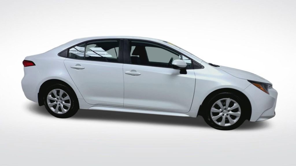 Certified 2025 Toyota Corolla LE image 10