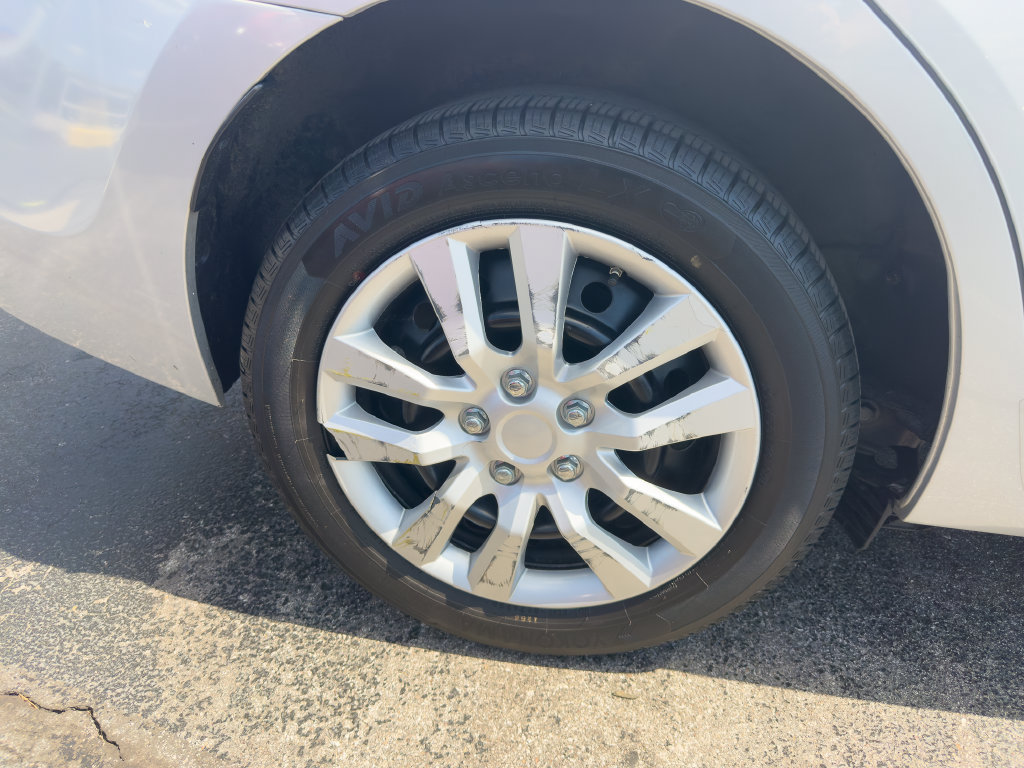 Used 2015 Toyota Corolla LE FWD image 9
