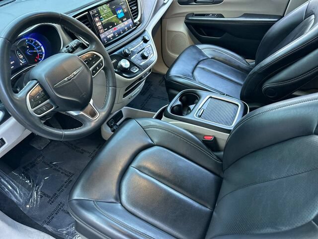 Used 2023 Chrysler Pacifica Touring-L FWD image 10